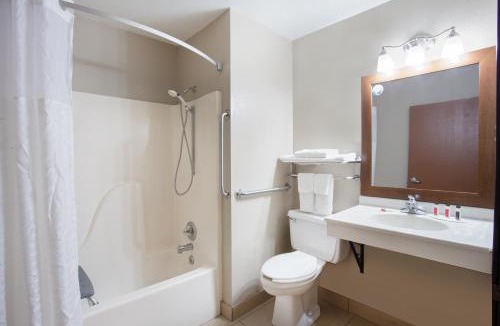 Coralville Hotel | Super 8 by Wyndham Iowa City/Coralville