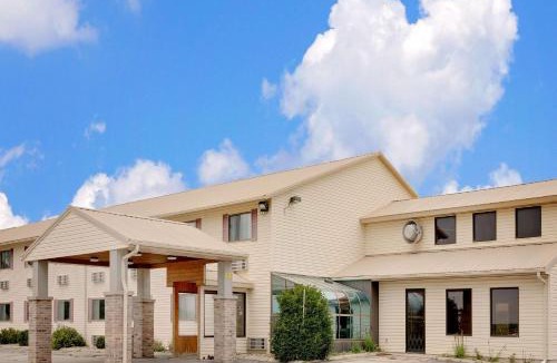 Iowa Falls Hotel | Super 8 by Wyndham Iowa Falls
