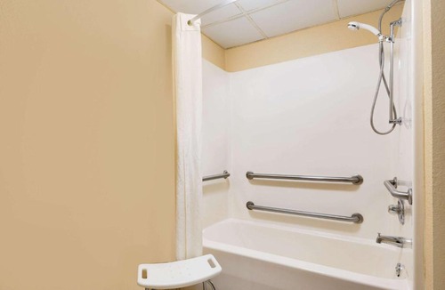 Iowa Falls Hotel | Super 8 by Wyndham Iowa Falls