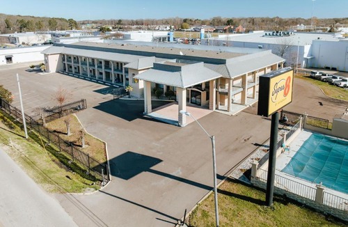 Greater Belhaven Hotel | Super 8 by Wyndham Jackson MS Near the Fairgrounds