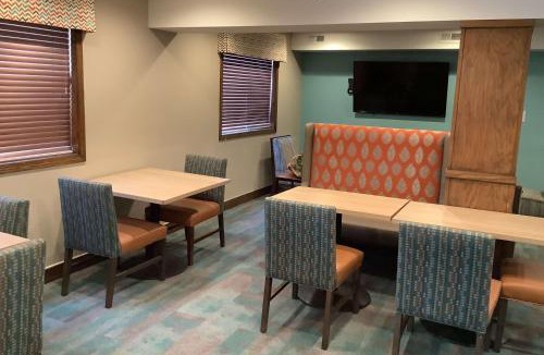 Lincoln Hotel | Super 8 by Wyndham Lincoln West