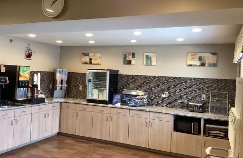 Lincoln Hotel | Super 8 by Wyndham Lincoln West