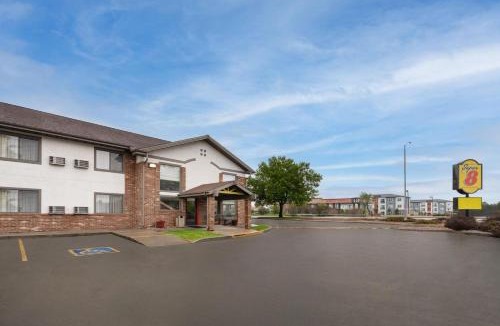 Longmont Hotel | Super 8 by Wyndham Longmont/Twin Peaks