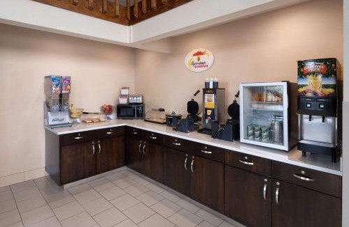 Longmont Hotel | Super 8 by Wyndham Longmont/Twin Peaks