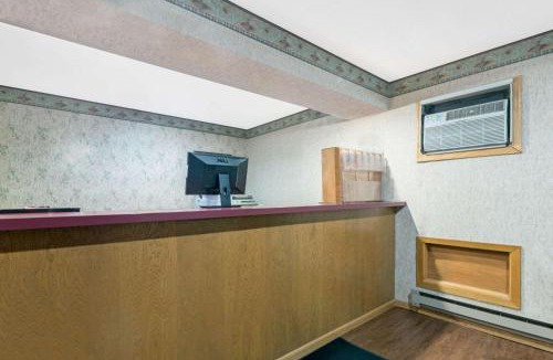 Milbank Hotel | Super 8 by Wyndham Milbank SD