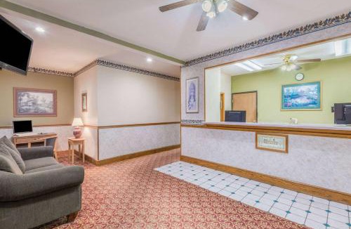 Platte City Hotel | Super 8 by Wyndham Platte City Kansas City Area