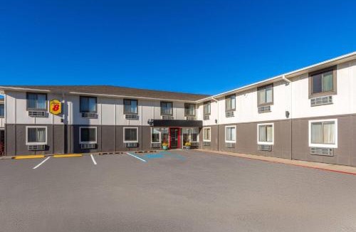 Rock Port Hotel | Super 8 by Wyndham Rock Port MO