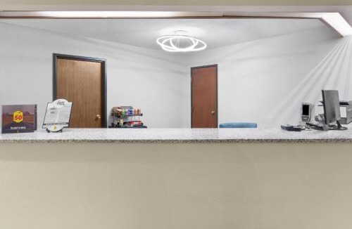 Rock Port Hotel | Super 8 by Wyndham Rock Port MO