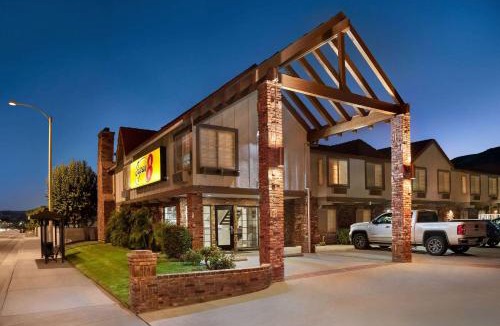 Canyon Country Hotel | Super 8 by Wyndham Santa Clarita/Valencia