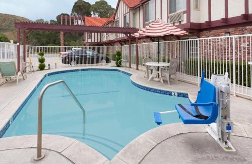 Canyon Country Hotel | Super 8 by Wyndham Santa Clarita/Valencia