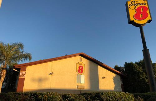 Selma Hotel | Super 8 by Wyndham Selma/Fresno Area