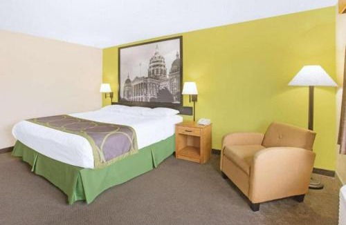 Quad Cities Hotel | Super Davenport Inn & Suite