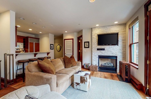 Telluride Condo | Superb condo with fireplace & grill - walk to lifts