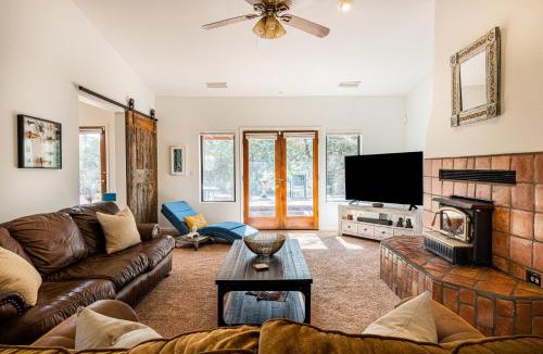Oak Creek House | Surrounding Red Rock Views, Close to Trails, Enjoy Local Wildlife!