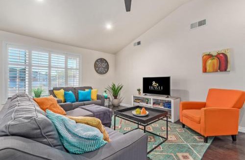 Coronado House | SW Inspired Casa & Casita - 5 Mins to Downtown PHX