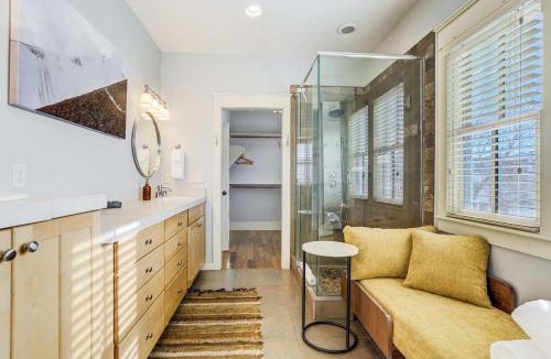 Buena Vista House | Swift Landing Steps from River & Local Hotspots