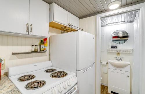Mountain View Apartment | Swim On-Site: Riverfront Studio in Mountain View!
