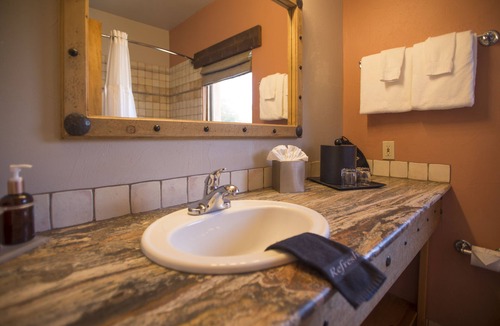 Golden Hotel | Table Mountain Inn