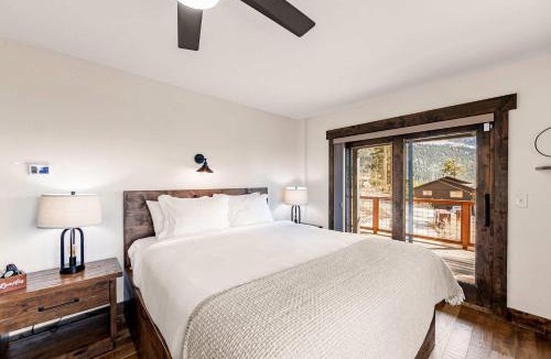 Tahoe Village House | Tahoe Nirvana Mountain and Lake View