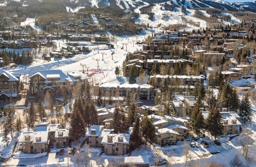 Snowmass Village Condo | Tamarack - Steps to the Slopes + ASE Transportation