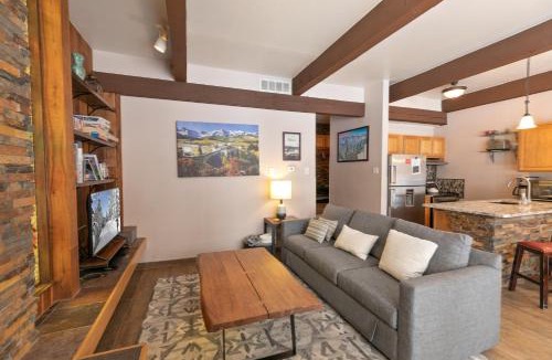 Warrior's Mark Apartment | Tamarisk Alpine Condo: Great Location, Pool/Hot Tub
