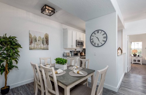 North Scottsdale Condo | Tastefully Decorated, Perfect Scottsdale Location condo w/Pool, Spa, Gym!