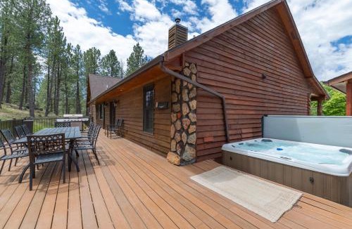 Custer House | Tatanka Hideaway Hot Tub Pool Table Massive Space