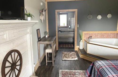 Tecumseh Hotel | Tecumseh Inn & Suites