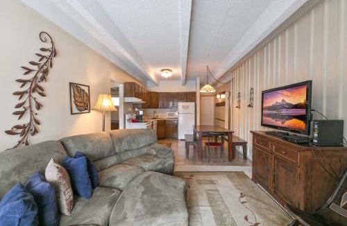 Frisco Apartment | Ten Mile Creek Condo: Downtown Frisco, Hot Tub