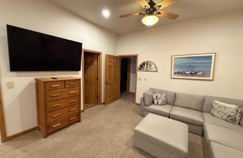 Breckenridge House | Ten Peaks Lodge