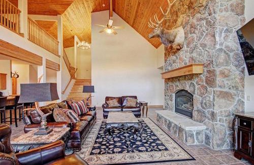 Breckenridge House | Ten Peaks Lodge