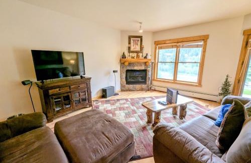Mountain House House | Tenderfoot Lodge 2613 by SummitCove Lodging in Colorado