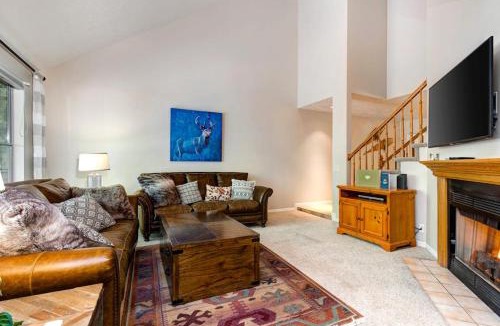 Cottonwood Heights House | Terrific central location for ski resort access with private hot tub & fireplace