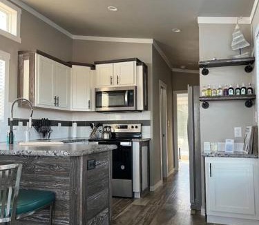 Gordonville House | Texoma Getaway - Tiny House on a Pharm