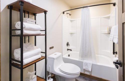 West Yellowstone Hotel | The Adventure Inn Yellowstone