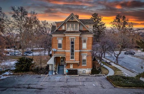 Downtown Salt Lake City Hotel | The Anniversary Inn - South Temple