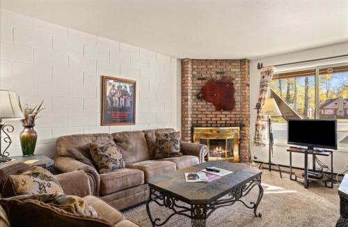 Red Lodge House | The Bears Den