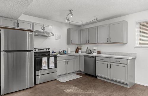 Hillcrest House | The Bunker near Hillcrest Golf Course