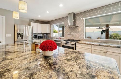 Melrose Park Paradise House | The Cactus Palace - Desert retreat ,Heated pool