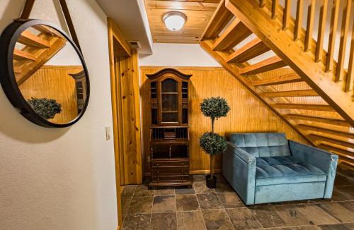 Grand Lake House | The Carriage House Walk to River Lake In Town