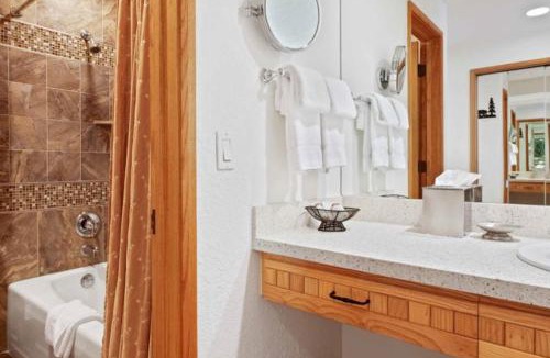 Beaver Creek Hotel | The Charter at Beaver Creek B235
