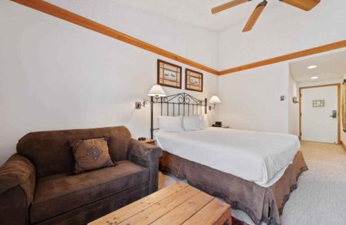 Beaver Creek Hotel | The Charter at Beaver Creek D415