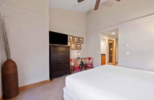 Beaver Creek Hotel | The Charter at Beaver Creek F445