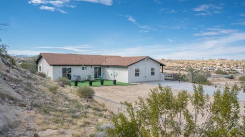 Twentynine Palms Villa | The Chill Villa - EV, Hot Tub, Grill, Bar, Games, RV Parking in Twentynine Palms Downtown