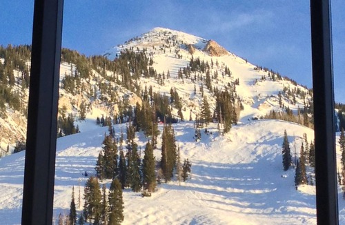 Salt Lake Mountain Resorts Condo | The Cliff Lodge Ski-in/Ski-out luxury slope-side condo