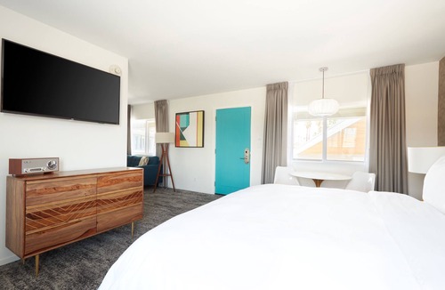 Little Tuscany Apartment | The Cole powered by Sonder | King Suite