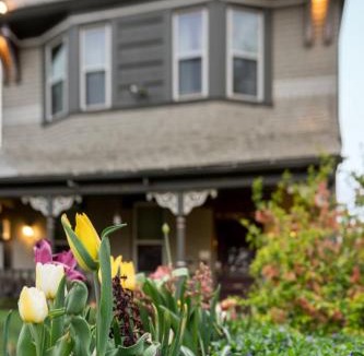 Five Points Bed & Breakfast | The Columbine Room - Queen Anne Bed & Breakfast