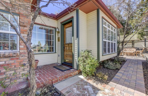 Nob Hill Cottage | The Cottage-Near Downtown Historic Courthouse Square