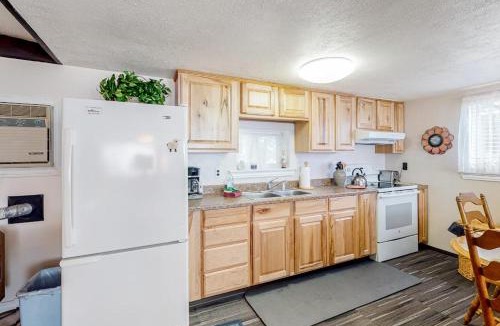 Cascade House | The Cottage Walk to Shops & Cascade Lake
