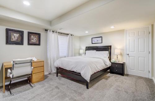 Fountain House | The Cozy Oak - Modern Basement Apartment
